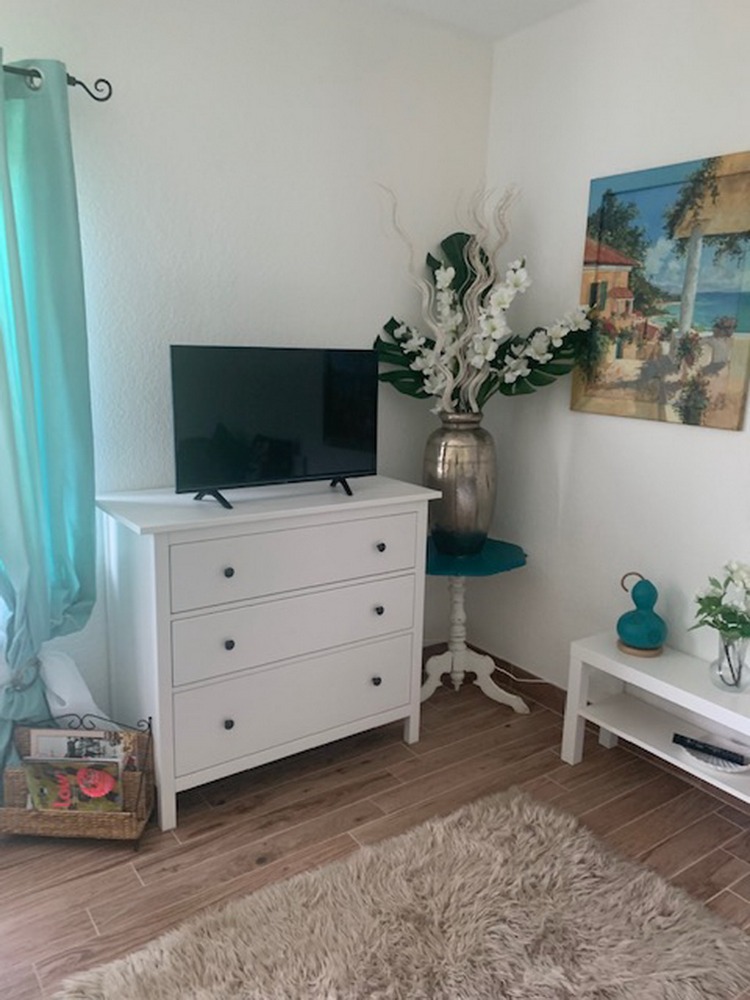 Kommode mit Fernseher